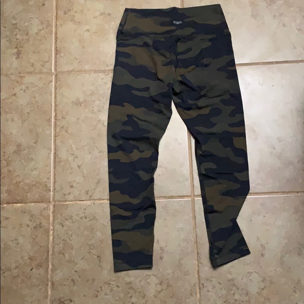 Camo Victoria Secret Leggings Size: L